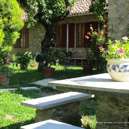 La Corte Del Castello Bed & Breakfast *